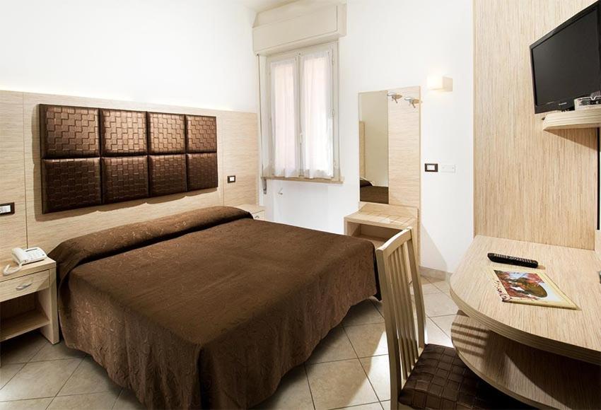 Hotel D'Annunzio Каттолика Экстерьер фото