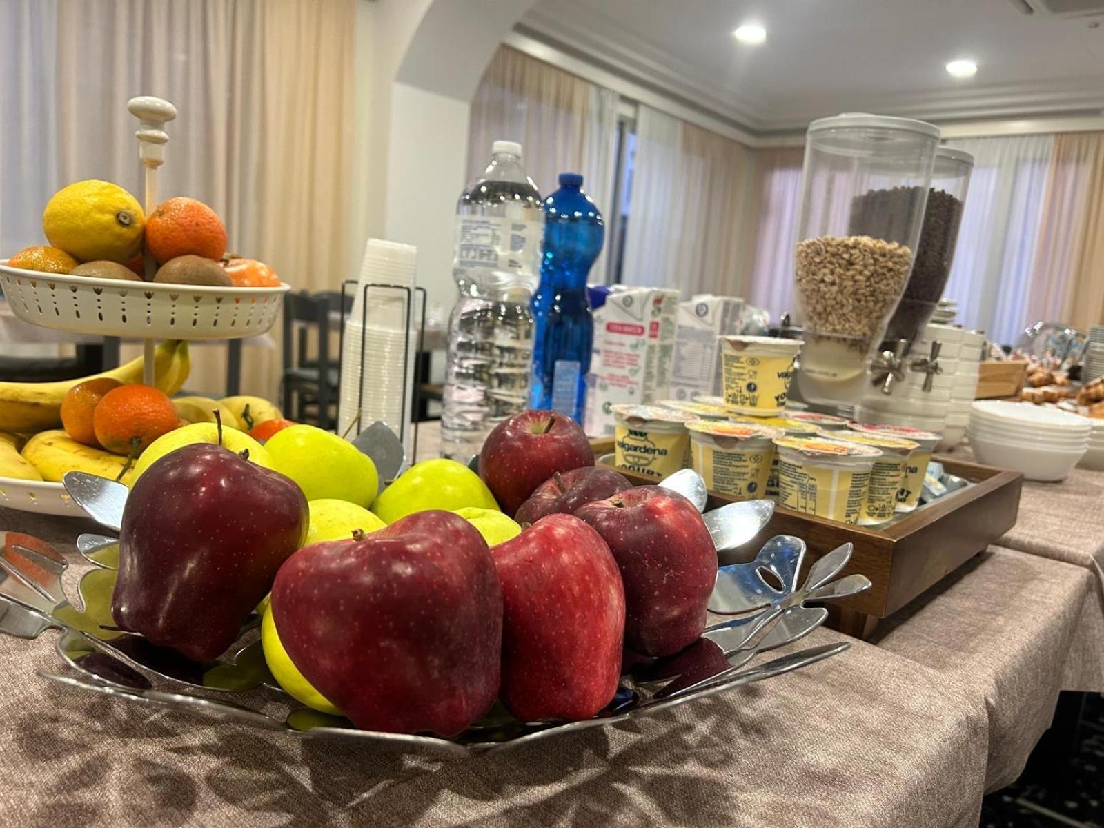 Hotel D'Annunzio Каттолика Экстерьер фото