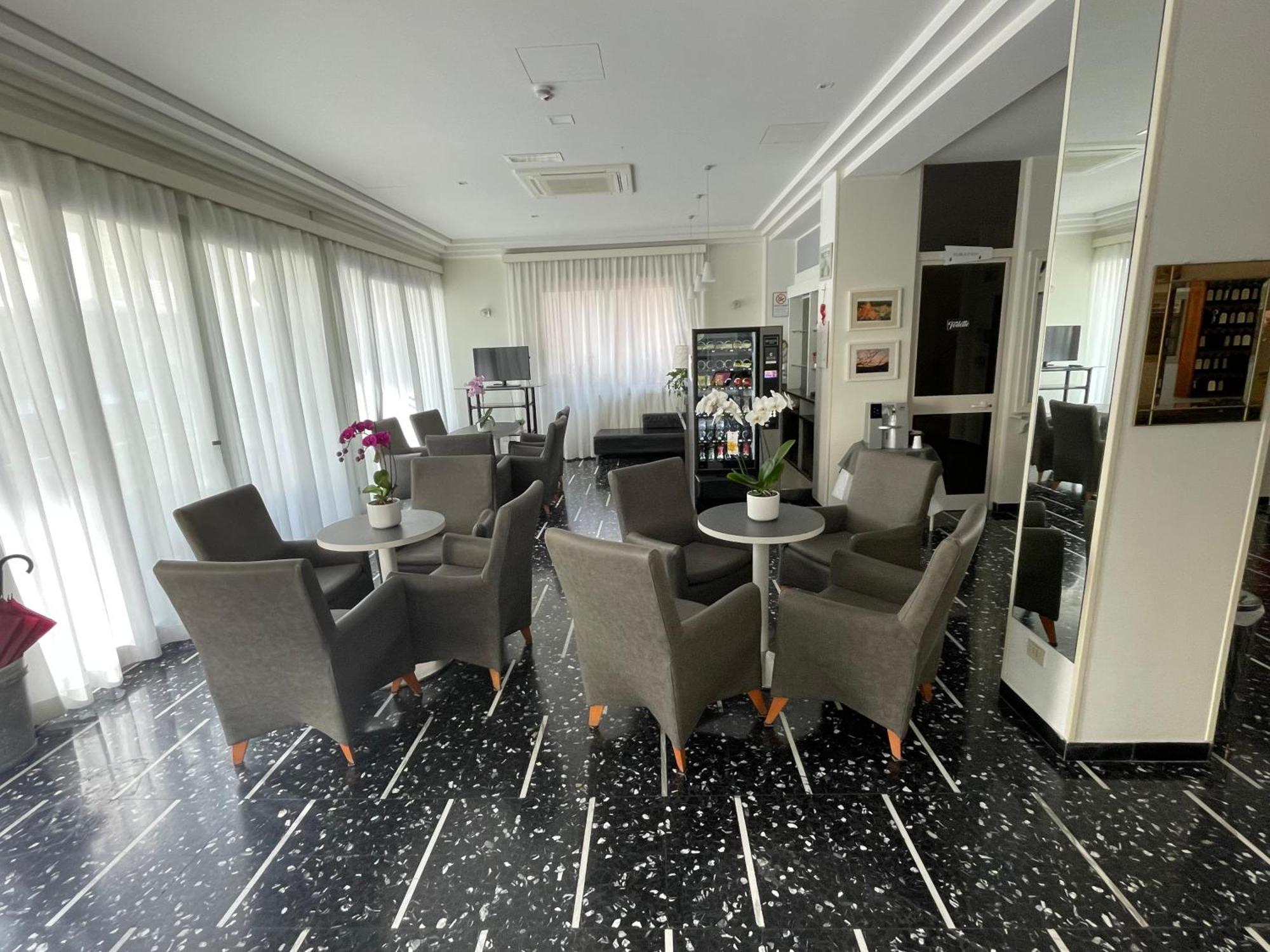Hotel D'Annunzio Каттолика Экстерьер фото