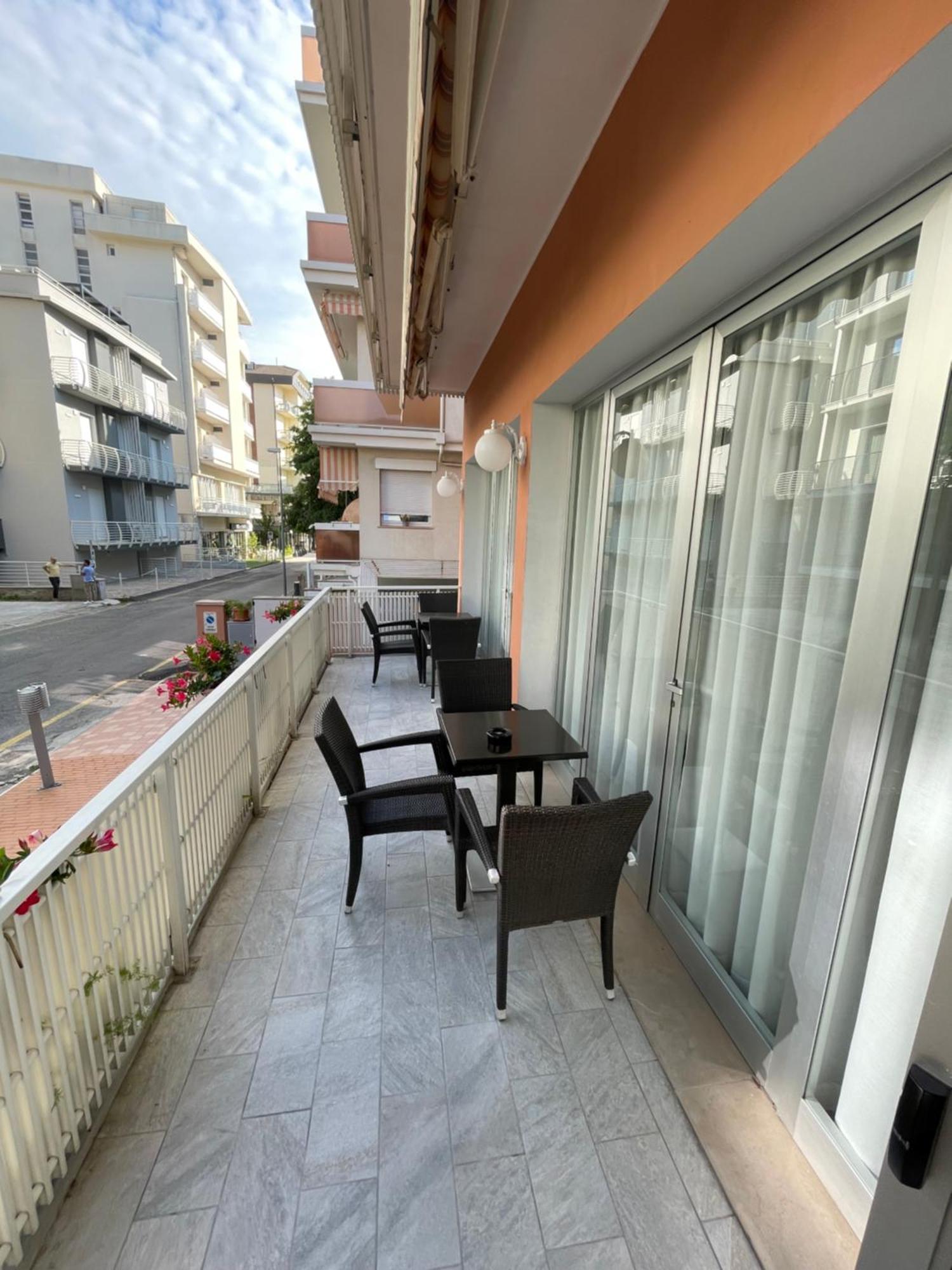 Hotel D'Annunzio Каттолика Экстерьер фото