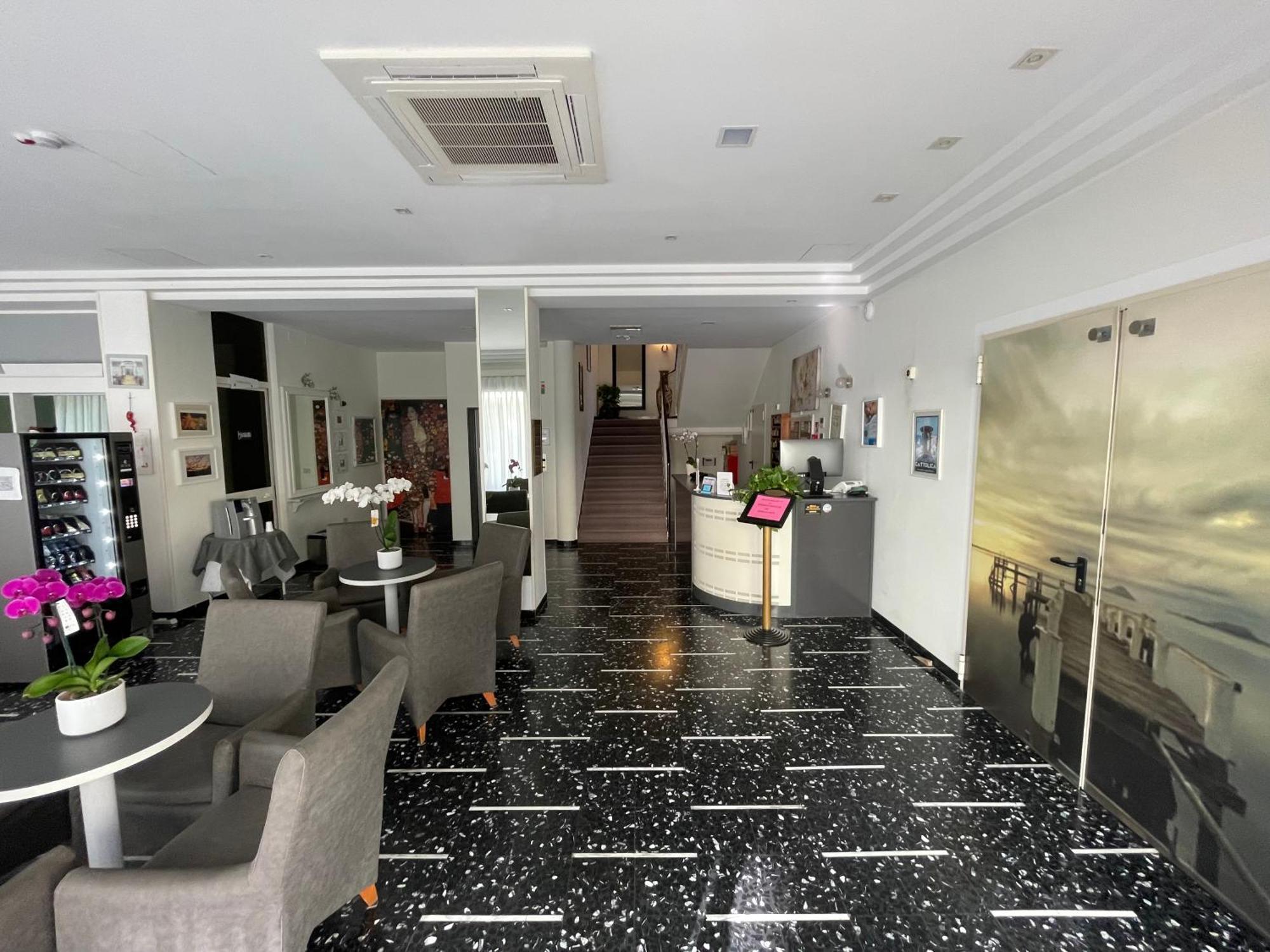 Hotel D'Annunzio Каттолика Экстерьер фото